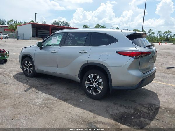 2022 TOYOTA HIGHLANDER XLE