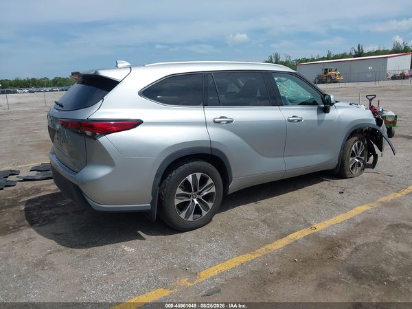 2022 TOYOTA HIGHLANDER XLE