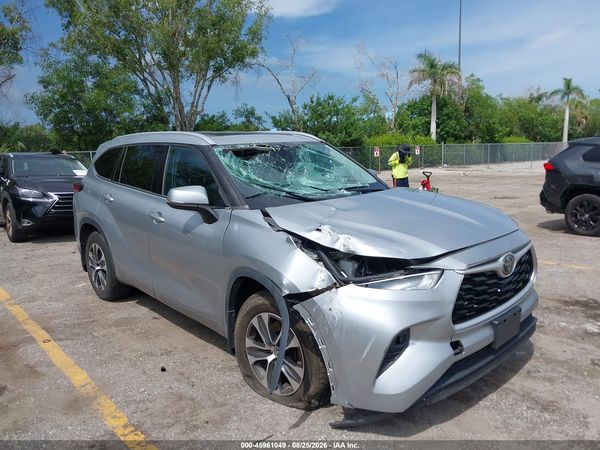 2022 TOYOTA HIGHLANDER XLE
