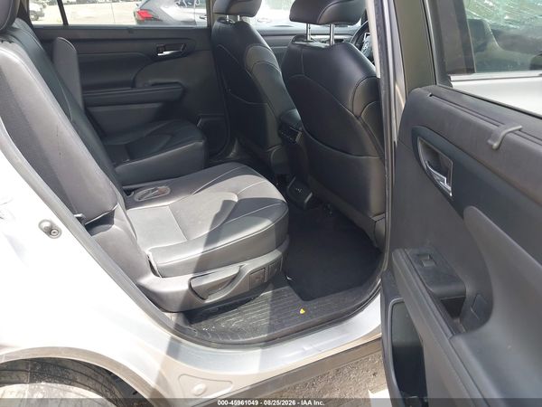 2022 TOYOTA HIGHLANDER XLE