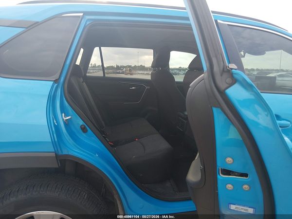 2021 TOYOTA RAV4 XLE — I8
