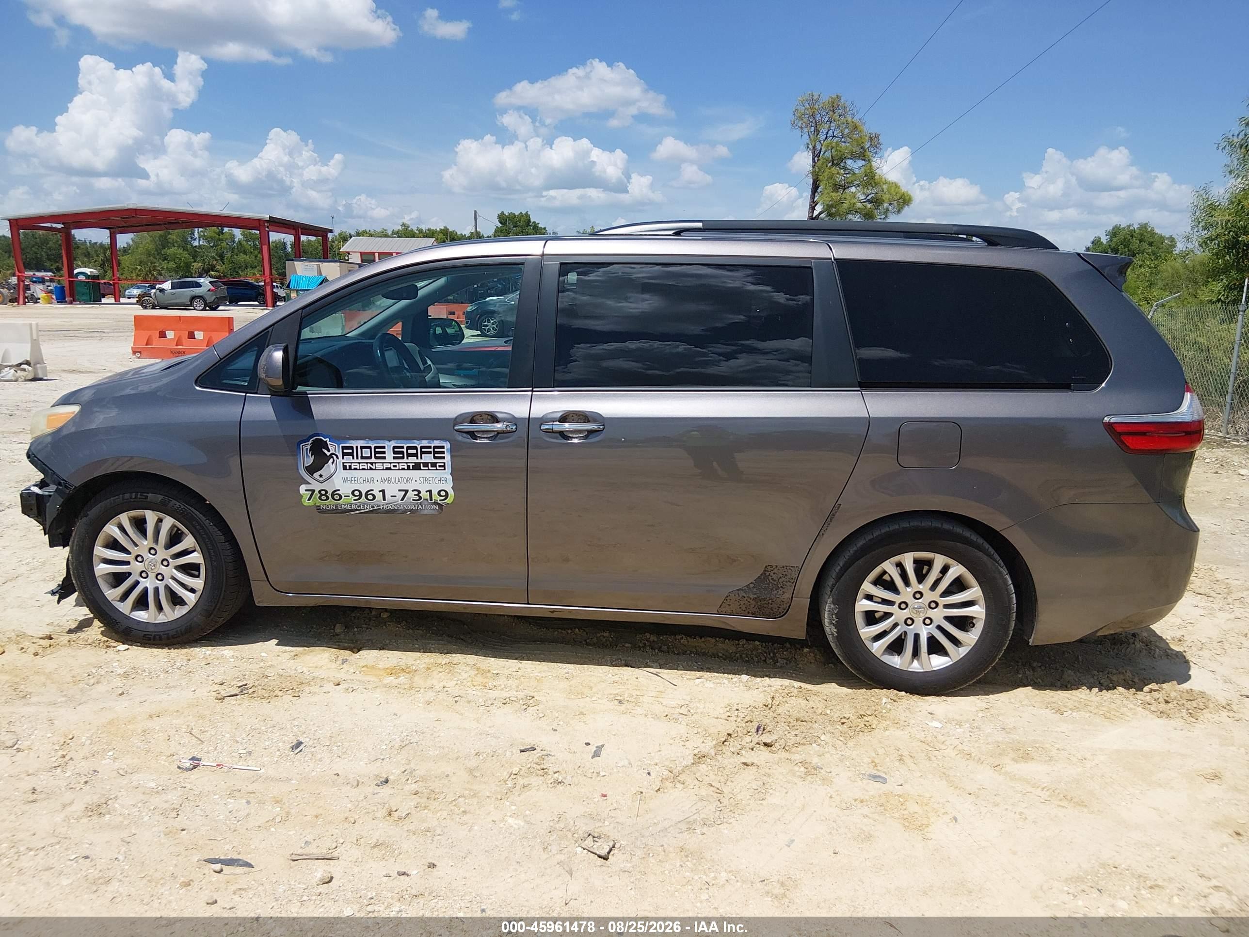 2015 TOYOTA SIENNA XLE 8 PASSENGER