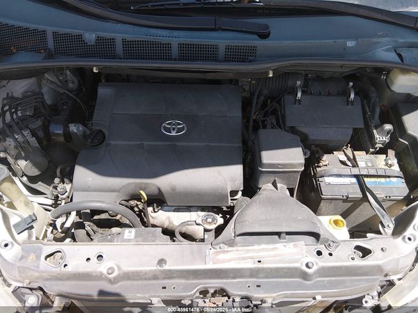 2015 TOYOTA SIENNA XLE 8 PASSENGER