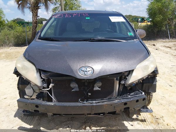 2015 TOYOTA SIENNA XLE 8 PASSENGER