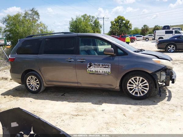 2015 TOYOTA SIENNA XLE 8 PASSENGER