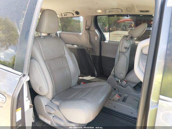 2015 TOYOTA SIENNA XLE 8 PASSENGER