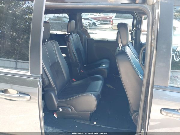 2016 DODGE GRAND CARAVAN SXT — I8