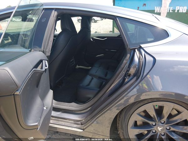 2020 TESLA MODEL S — I8