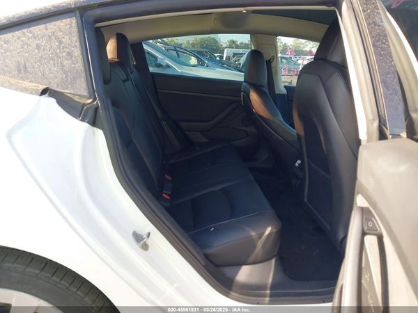 2022 TESLA MODEL 3 REAR-WHEEL DRIVE — I8