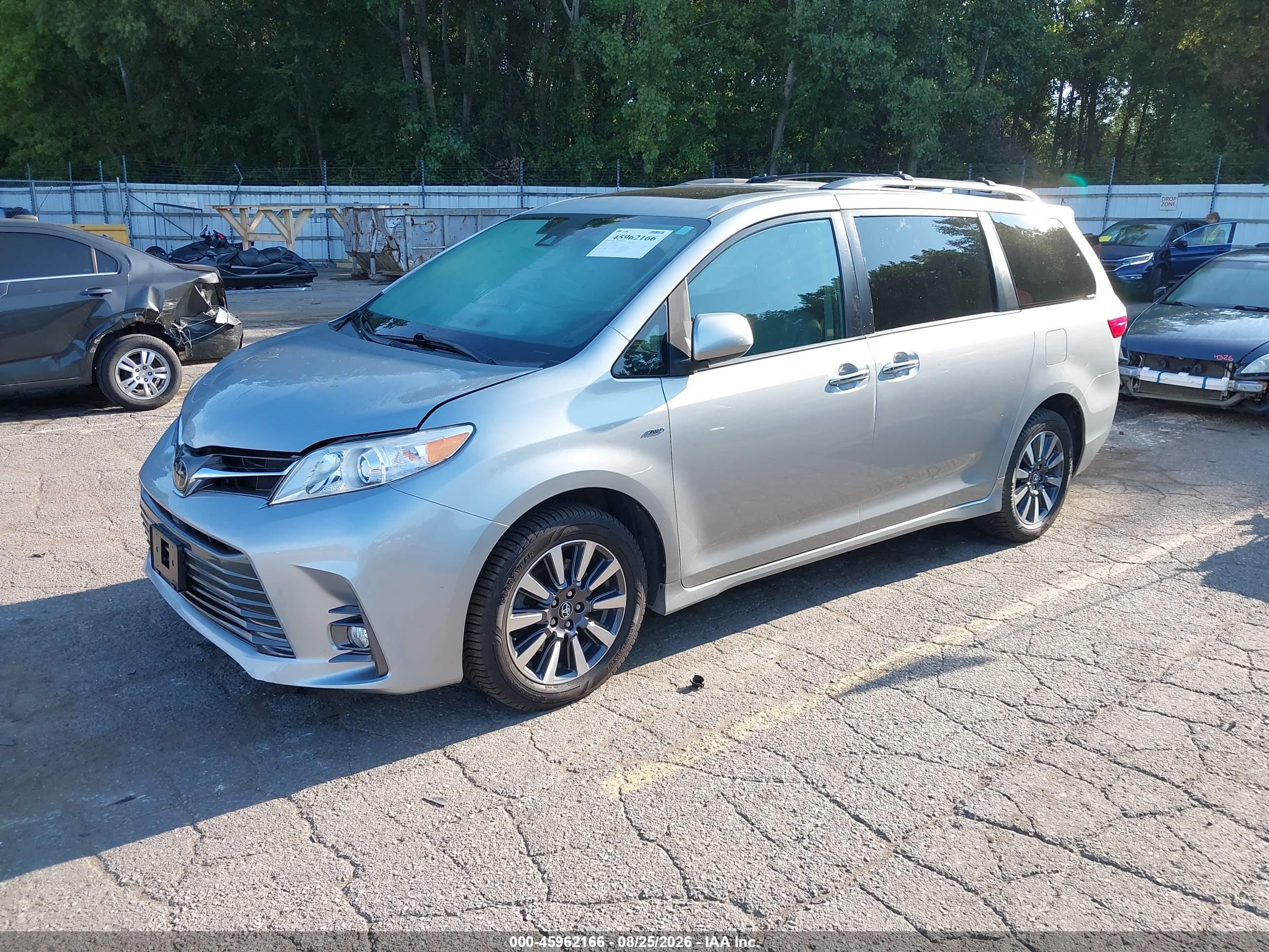2020 TOYOTA SIENNA XLE — I2