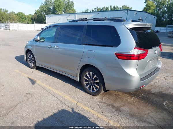 2020 TOYOTA SIENNA XLE — I3