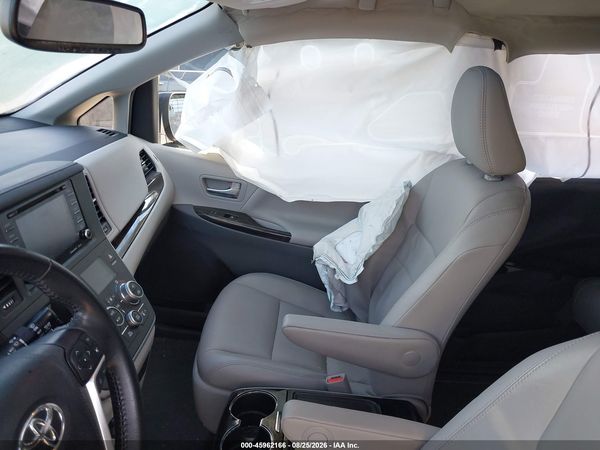 2020 TOYOTA SIENNA XLE — I5