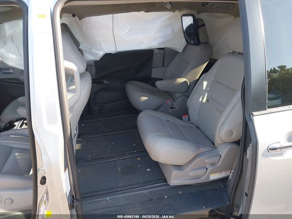 2020 TOYOTA SIENNA XLE — I8