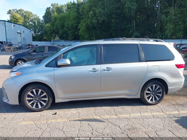 2020 TOYOTA SIENNA XLE — I117