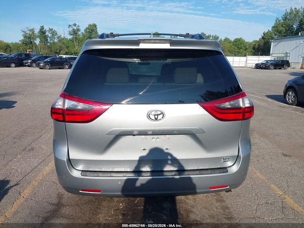 2020 TOYOTA SIENNA XLE — I119