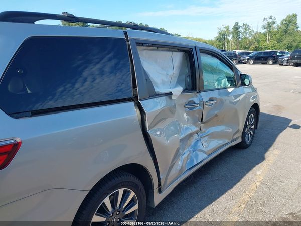 2020 TOYOTA SIENNA XLE — I153
