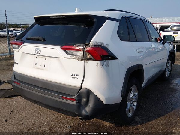 2020 TOYOTA RAV4 XLE — I4