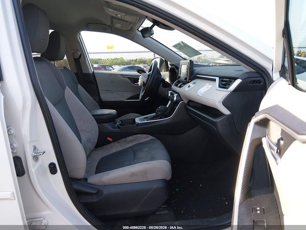 2020 TOYOTA RAV4 XLE — I5
