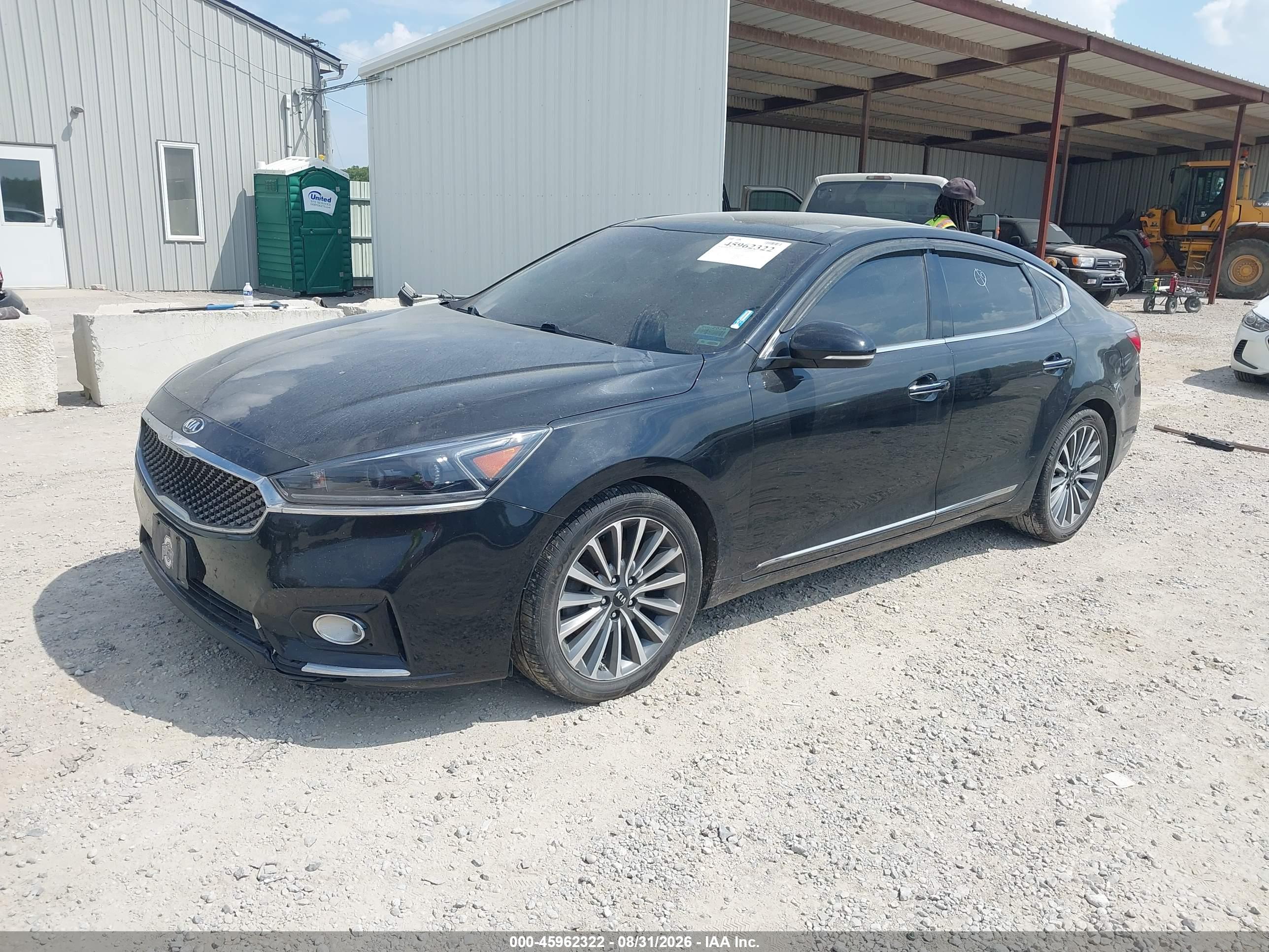 2018 KIA CADENZA PREMIUM — I2