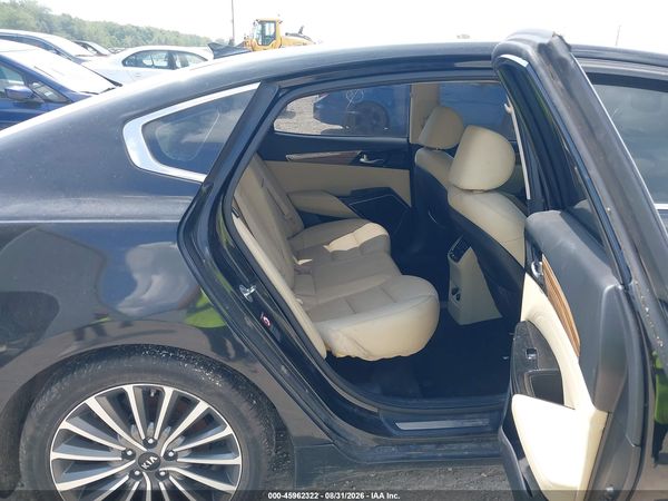 2018 KIA CADENZA PREMIUM — I8