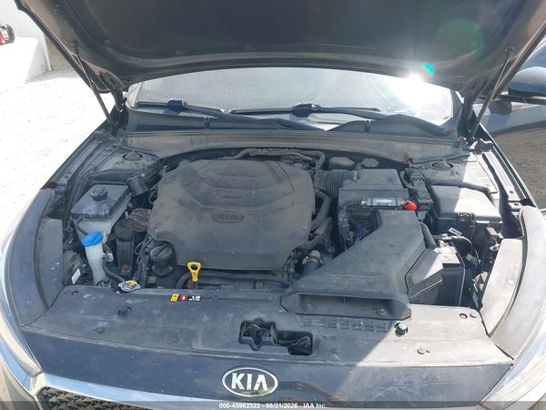 2018 KIA CADENZA PREMIUM — I10