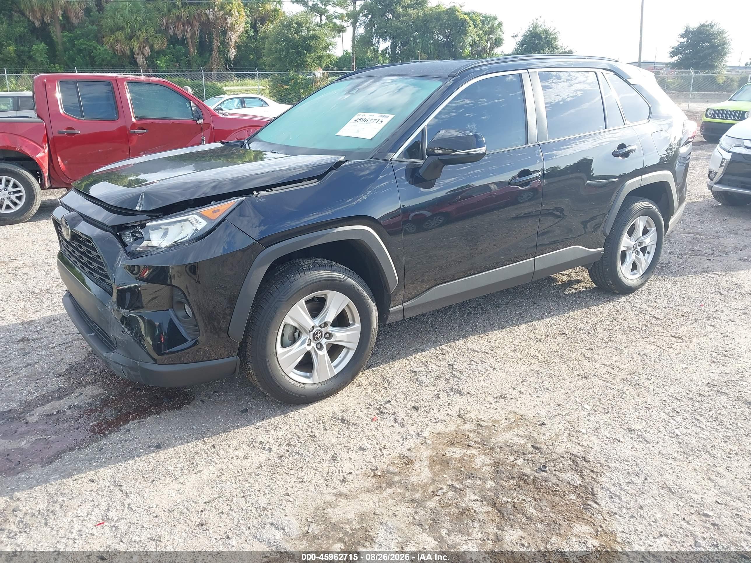 2021 TOYOTA RAV4 XLE — I2