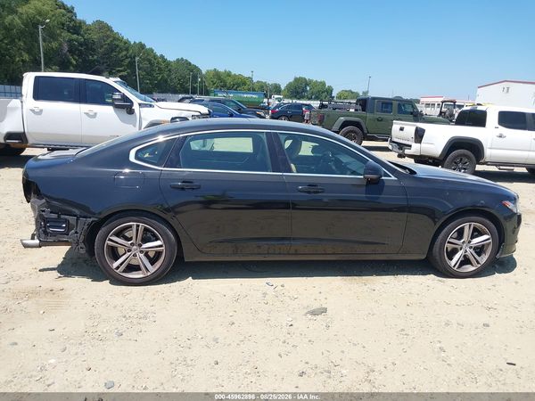 2018 VOLVO S90 T5 MOMENTUM