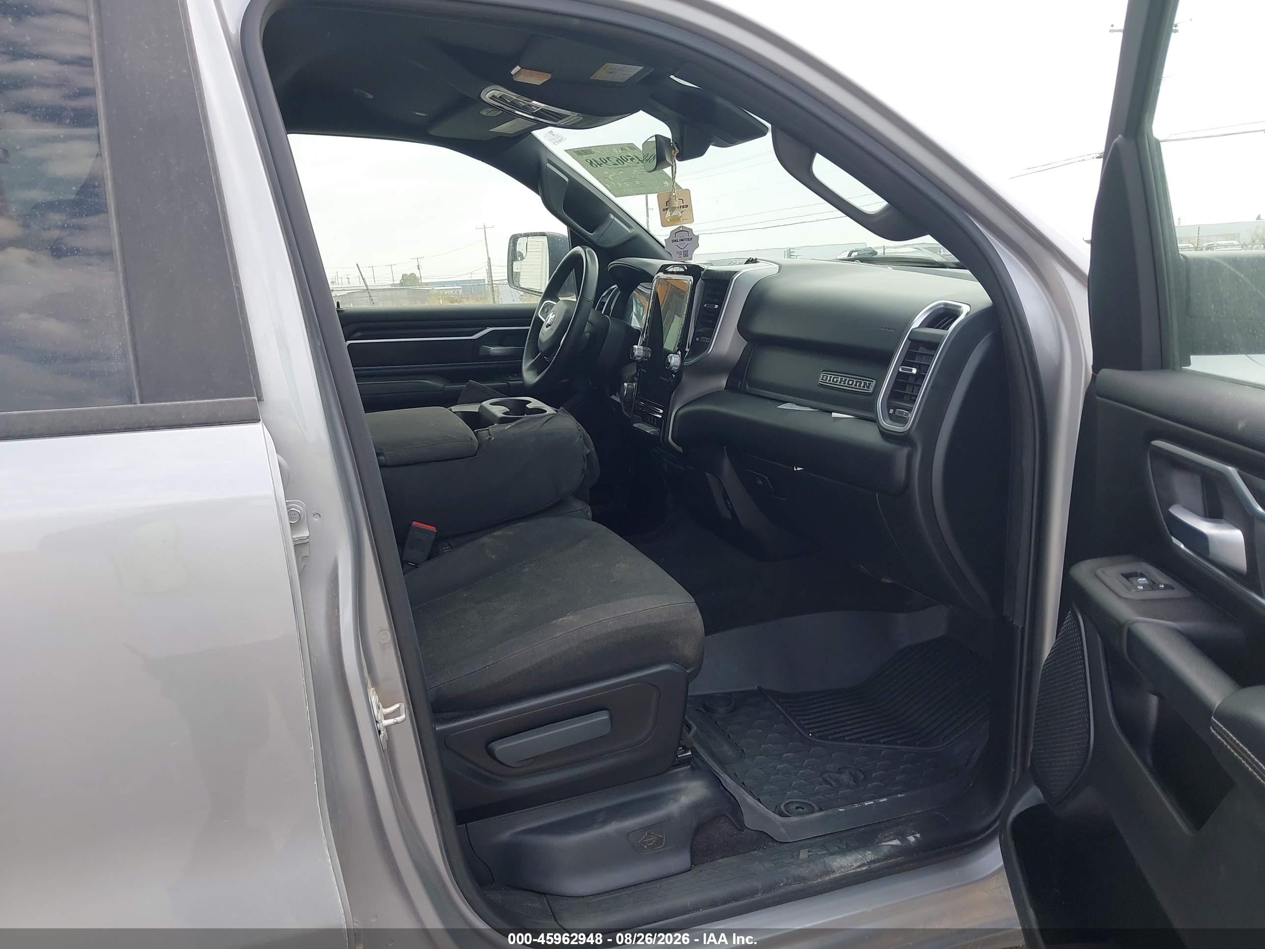 2025 RAM 1500 BIG HORN  4X4 6'4 BOX