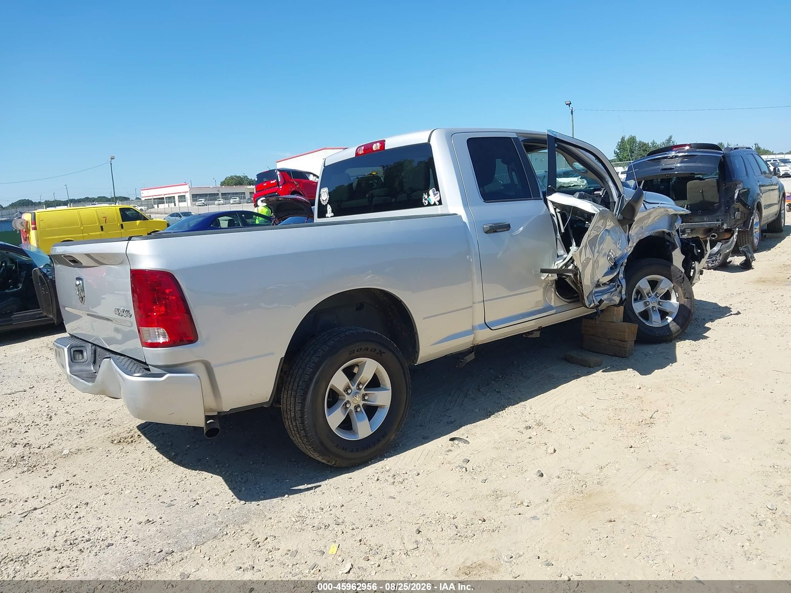 2018 RAM 1500 EXPRESS  4X4 6'4 BOX