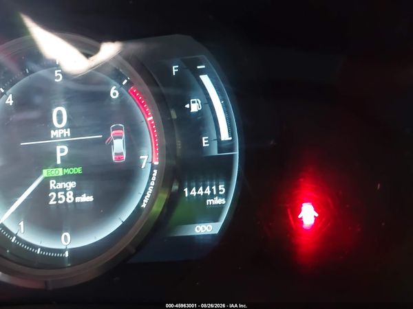 2017 LEXUS IS 200T — I118