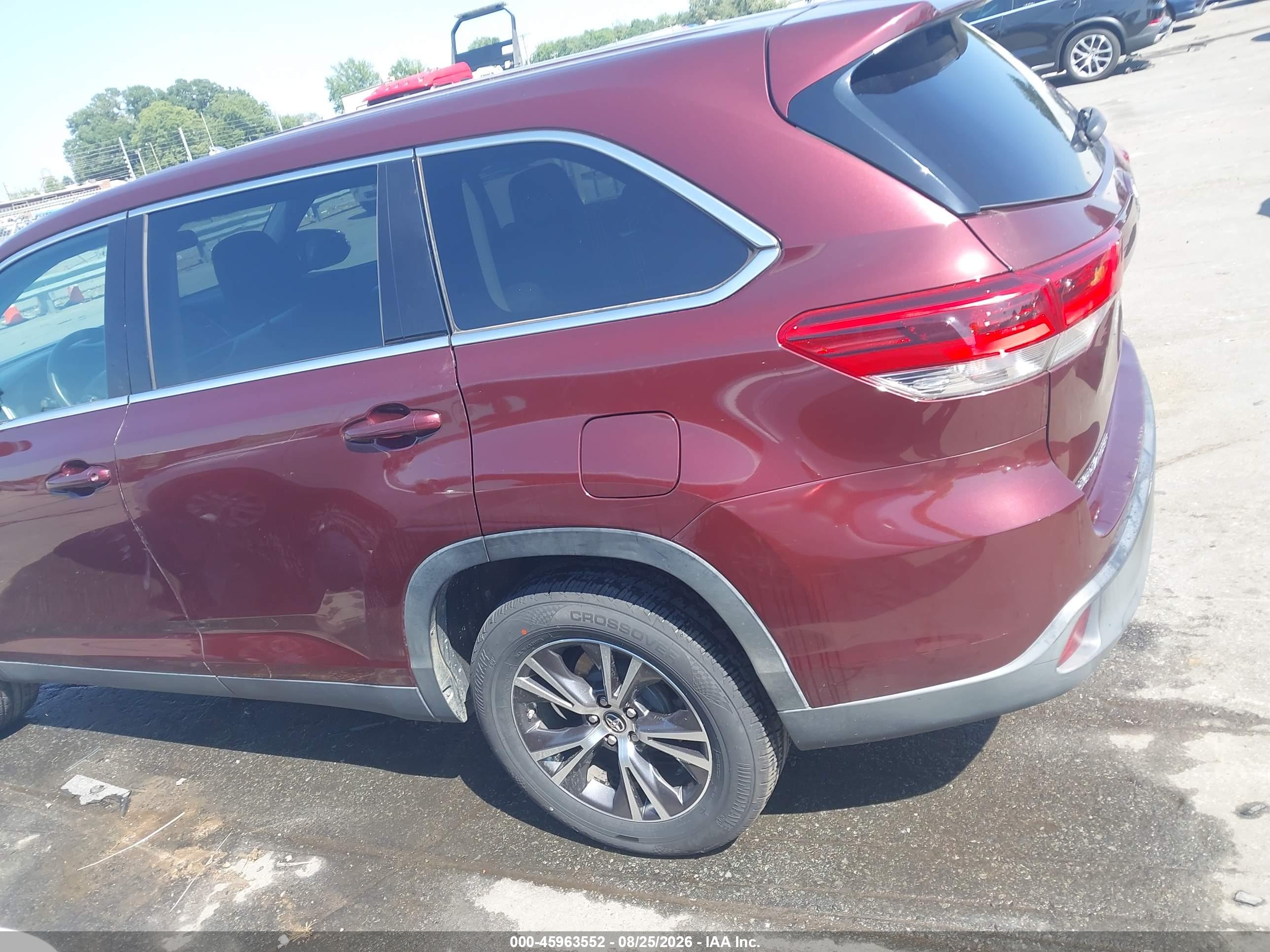 2019 TOYOTA HIGHLANDER LE