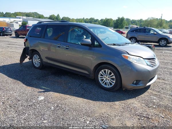 2016 TOYOTA SIENNA XLE 8 PASSENGER — I1