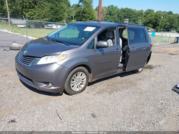2016 TOYOTA SIENNA — I2