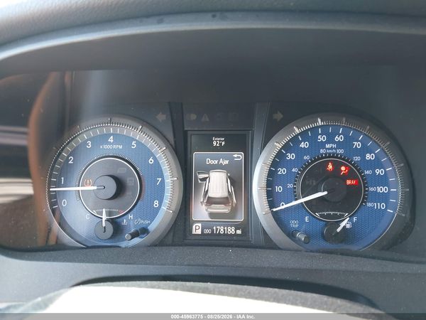 2016 TOYOTA SIENNA XLE 8 PASSENGER — I7