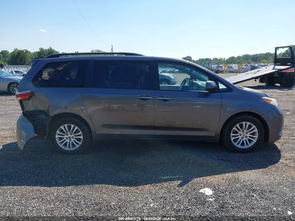 2016 TOYOTA SIENNA XLE 8 PASSENGER — I116