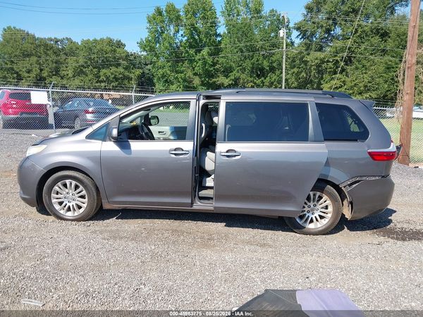 2016 TOYOTA SIENNA XLE 8 PASSENGER — I117
