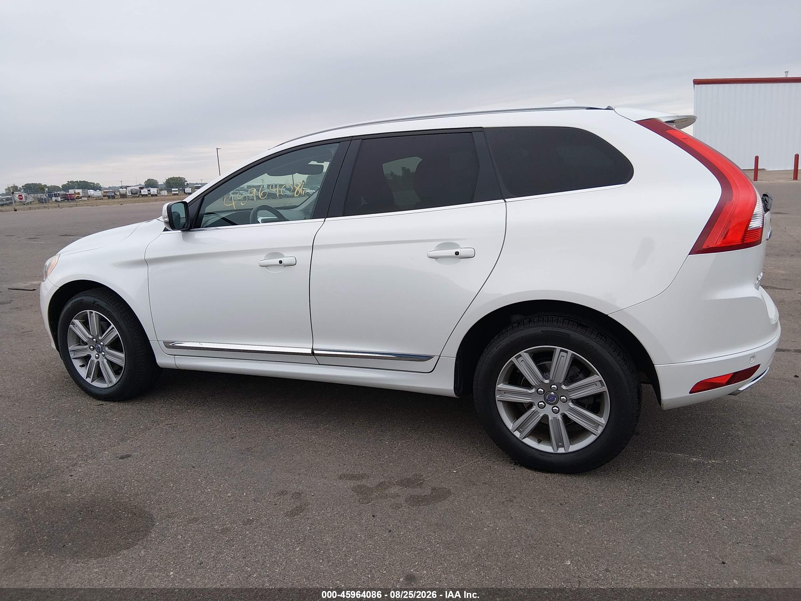 2016 VOLVO XC60 T6 DRIVE-E