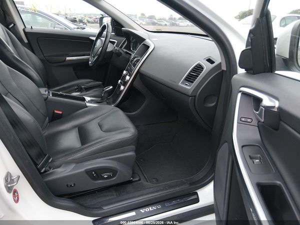 2016 VOLVO XC60 T6 DRIVE-E