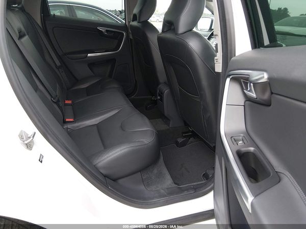 2016 VOLVO XC60 T6 DRIVE-E