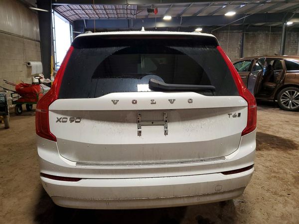 2022 VOLVO XC90 Momentum (excl S60)