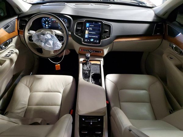 2022 VOLVO XC90 Momentum (excl S60)