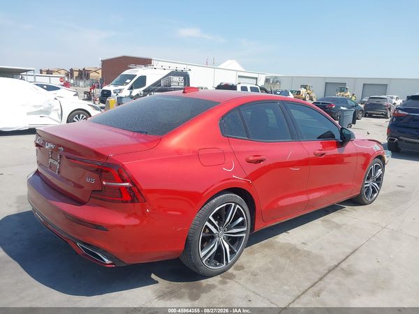 2022 VOLVO S60 B5 R-DESIGN — I4