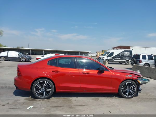 2022 VOLVO S60 B5 R-DESIGN — I116