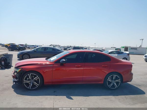 2022 VOLVO S60 B5 R-DESIGN — I117