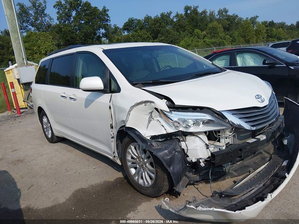 2017 TOYOTA SIENNA XLE PREMIUM 8 PASSENGER — I1