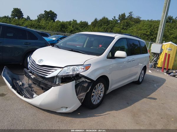 2017 TOYOTA SIENNA — I2