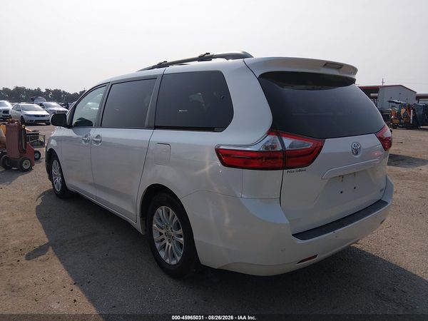 2017 TOYOTA SIENNA XLE PREMIUM 8 PASSENGER — I3