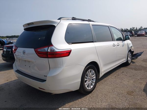 2017 TOYOTA SIENNA XLE PREMIUM 8 PASSENGER — I4