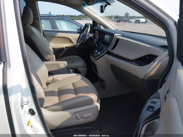 2017 TOYOTA SIENNA XLE PREMIUM 8 PASSENGER — I5