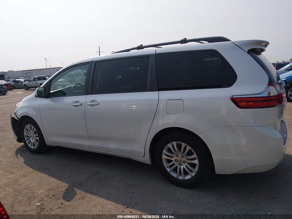 2017 TOYOTA SIENNA XLE PREMIUM 8 PASSENGER — I117